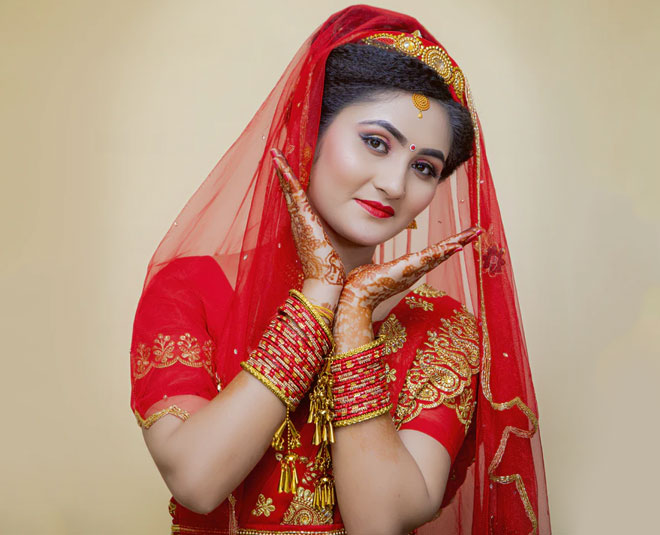 सिंह राशि red orange dress