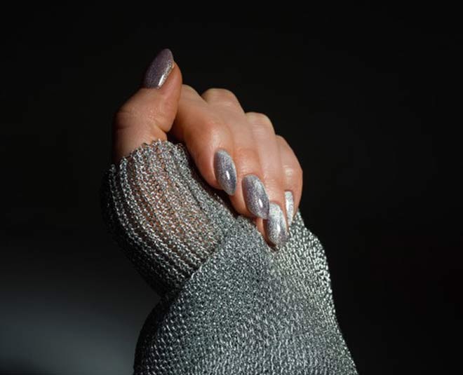 right silver christmas manicureinside 