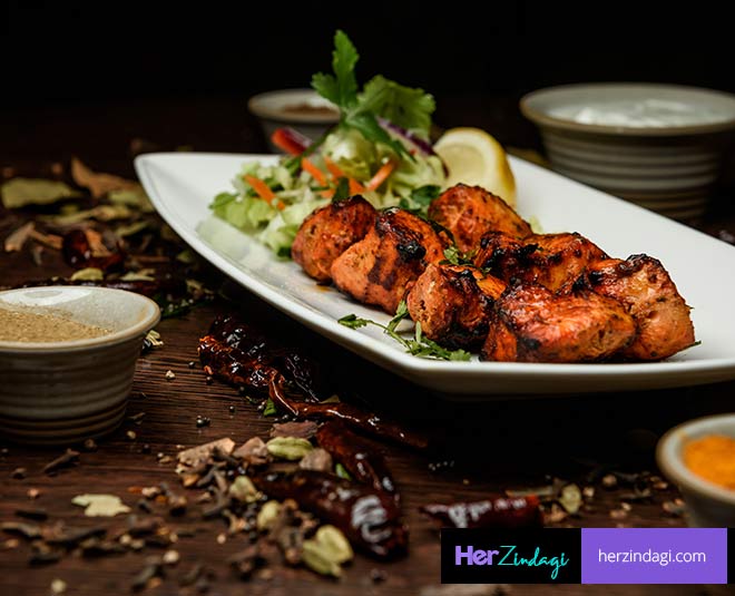 https://images.herzindagi.info/image/2020/Nov/tandoor-food-benefits-main.jpg