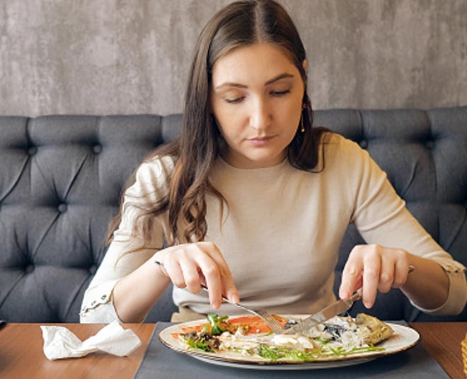 tips to avoid over eating during weekend inside 