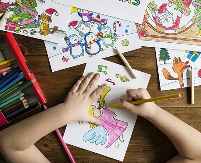 कागज पर घर का चित्र बनाता व्यक्ति, बच्चों के लिए चित्र बनाना आसान, बच्चा,  चित्रकारी पृष्ठभूमि चित्र मुफ्त डाउनलोड के लिए