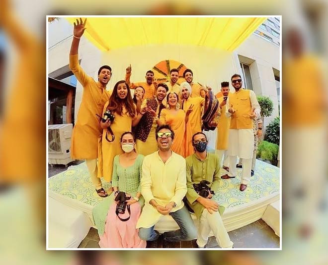 फैमिली फोटो haldi ceremony of neha INSIDE