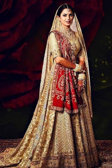 Priyanka Chopra Wore a Sabyasachi Wedding Dress For Her Traditional Indian  Ceremony
