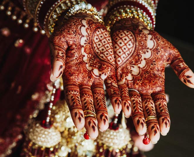 मिरर मेहंदी डिजाइन- karwa chauth latest mehendi