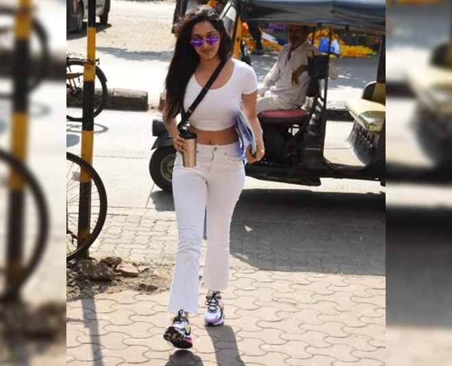 Here Is Your Guide To Carrying White Jeans Like Bollywood Divas-Here Is