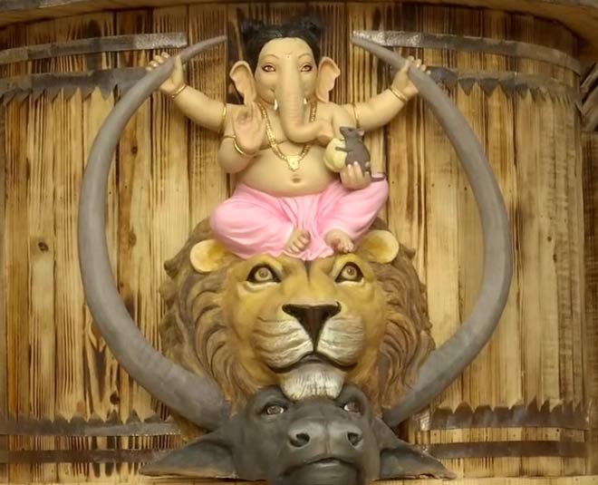 kolkata durga pandal showcases women migrant worker inside 