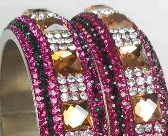 lakh bangles inside 