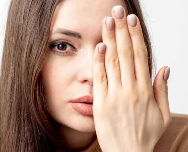 How To Reduce Face Puffiness In The Morning In Hindi-चेहरे की पफीनेस कम