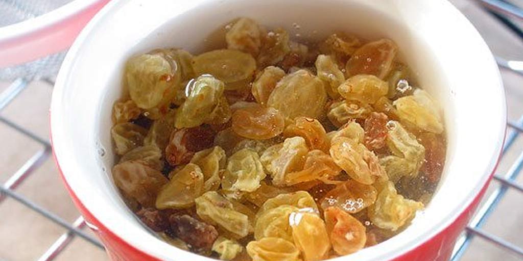 Benefits of Drinking Kishmish Raisin Water किशमिश का पानी है कमाल, रोजाना खाली पेट पीने से