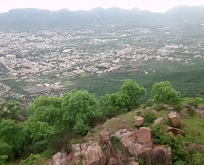 visit pushkar in rajasthan nag pahad inside 