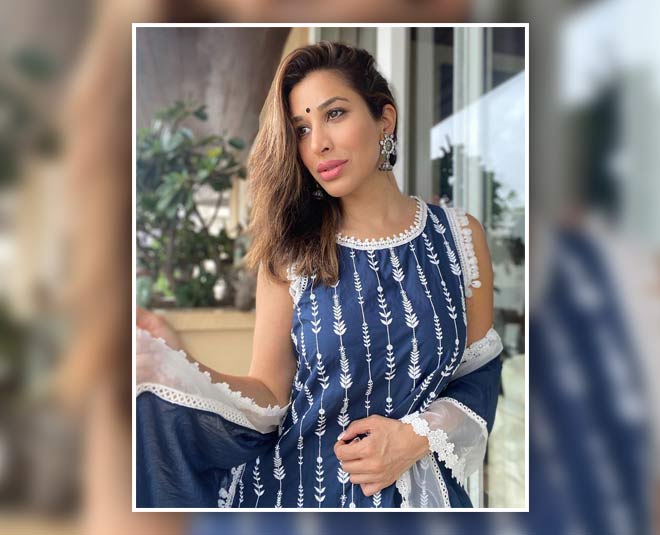 Blue Kurti Styling inside 