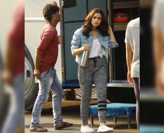 Alia Bhatt is boss girl in gorgeous shirt and pants at promotional event -  India Today