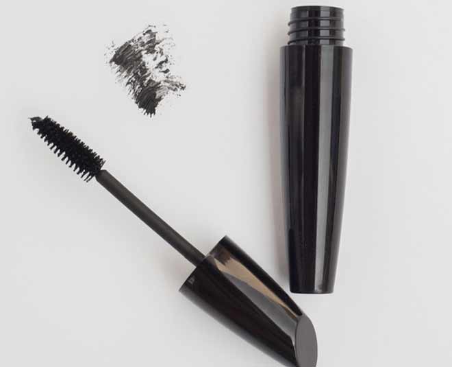 How To Prevent Mascara From Smudging Over Your Eyelid In Hindi how to prevent mascara from