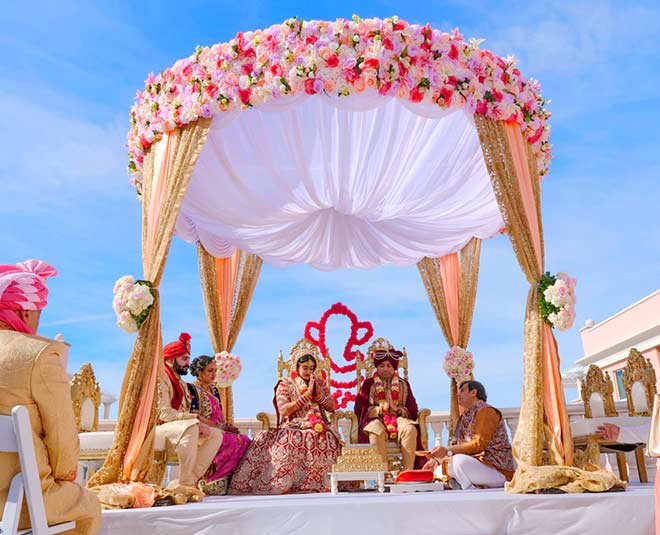 corona and wedding ()