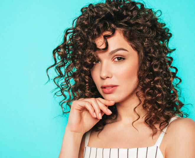 Know All About Curly Hair And How To Find Your Hair Type In Hindi