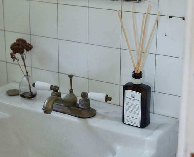 Make Your Bathroom Smell Good All The Time With These Tips