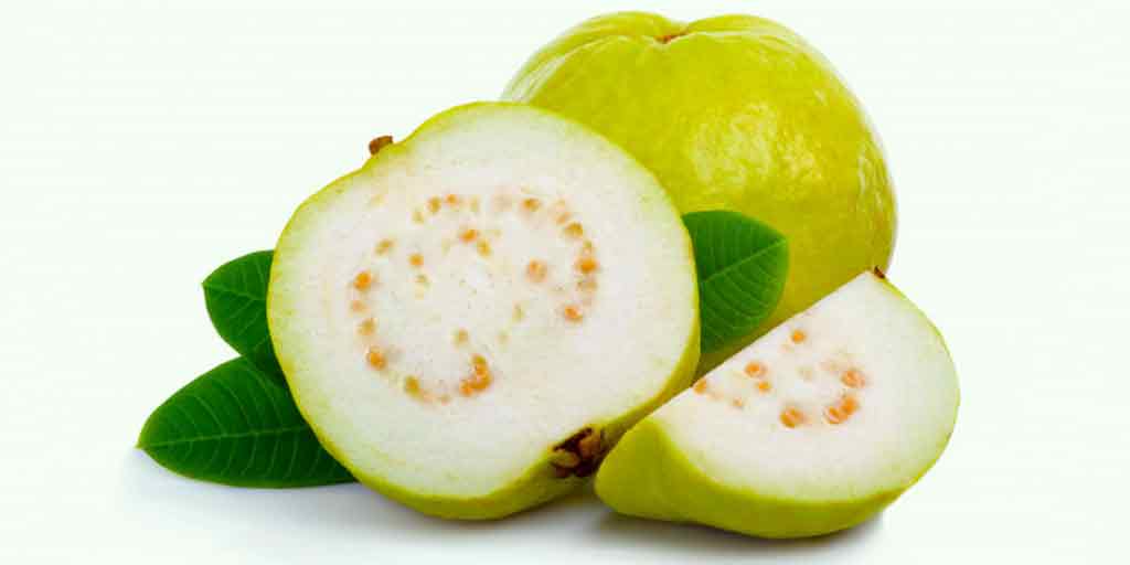 Your Guide To Use Guava Leaves For Common Skin Problems | HerZindagi