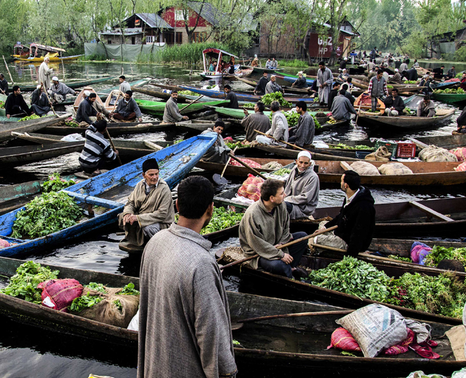 indias most old and unique markets Floating  market