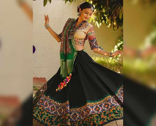Navratri 2021: Here's You Can Look Stylish and Slim in Traditional Attire -  News18