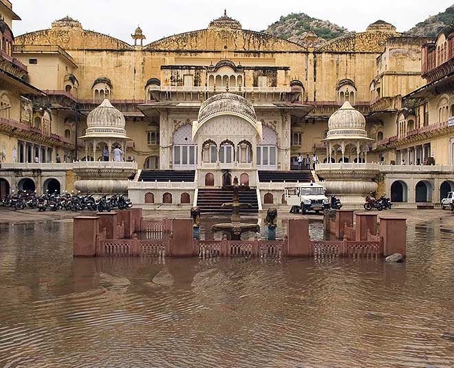 neemrana places ()