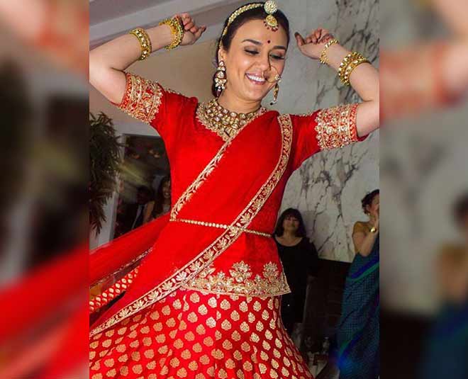 प्रीति जिंटा- priety zinta earrings