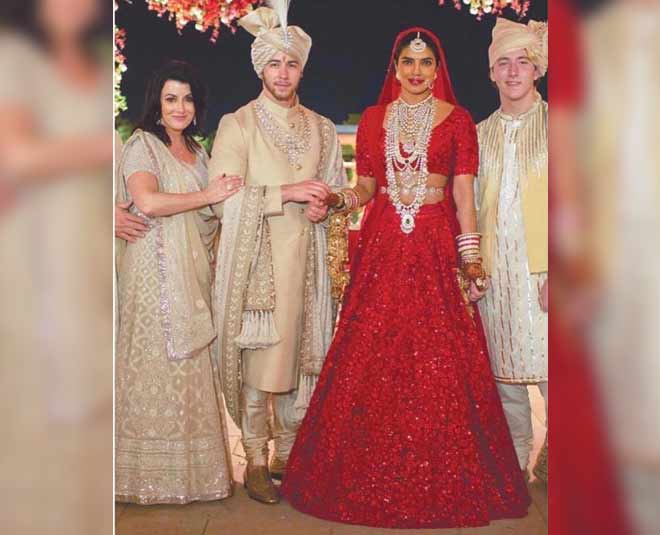 प्रियंका चोपड़ा- priyanka chopra lehenga look