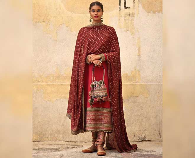 Sabyasachi Bride Chose A Maroon 'Anarkali' For Her Wedding, Stunned In A  Blue Lehenga At 'Sangeet'