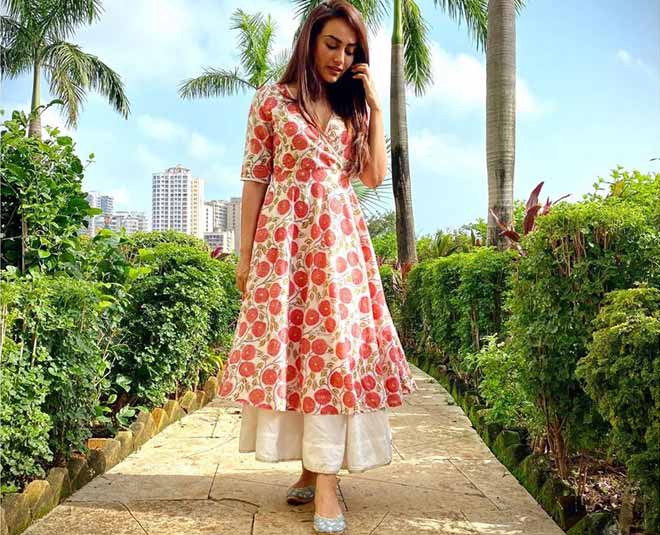 surbhi jyoti kurti inside
