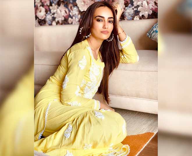 surbhi jyoti kurti inside