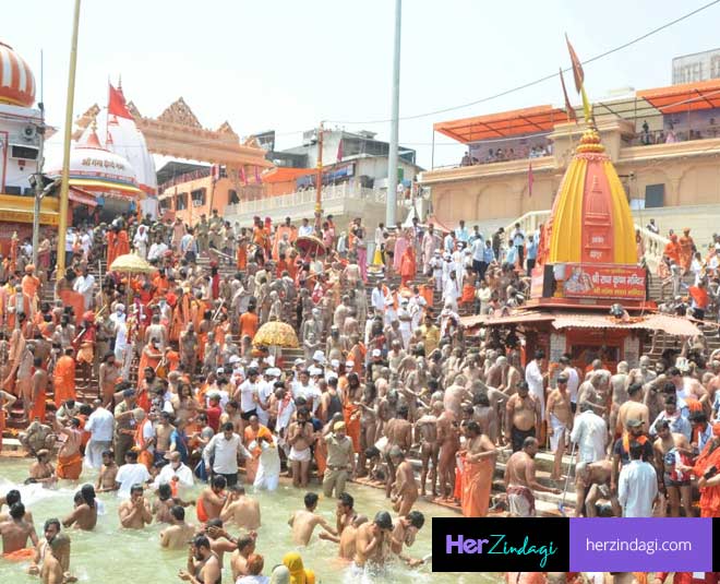 भक्तों ने लगाई आस्था की डुबकी astha ki dubki