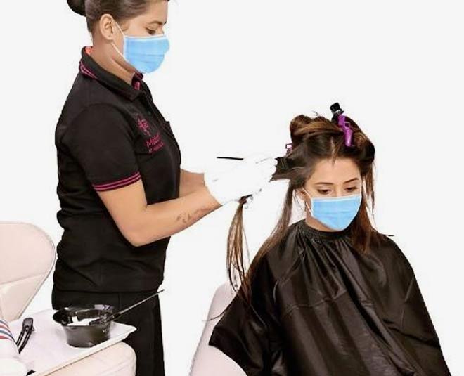 https://images.herzindagi.info/image/2021/Apr/at-home-salon-precautions-main.jpg?utm_source=chatgpt.com