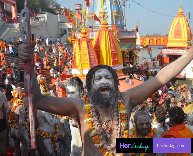 भक्ति में लीन दिखे नागा साधु bhakti me sadhu
