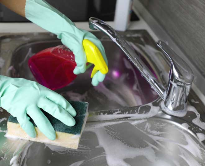 cleand kitchen basin