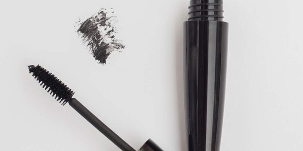 Got An Old Mascara? Don't Throw It! Use It In These 5 Ways HerZindagi