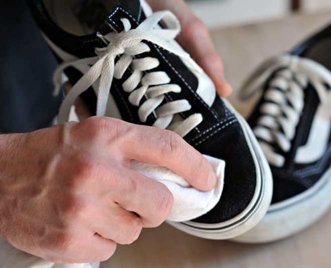 how to clean canvas shoes inside 