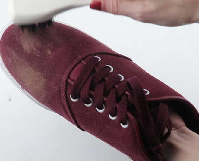 how to clean canvas shoes inside 