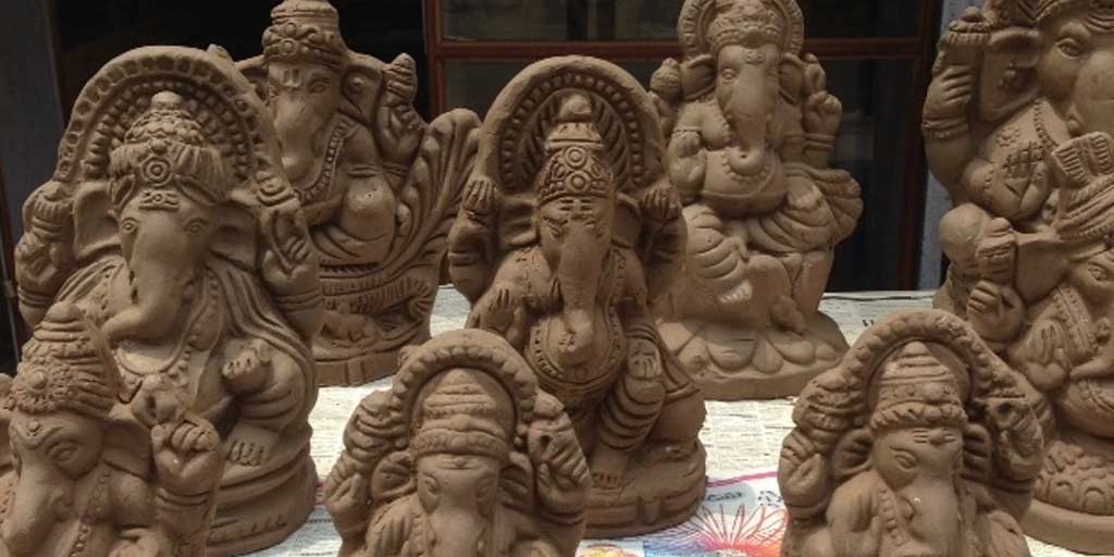 how-to-clean-mud-idols-in-hindi