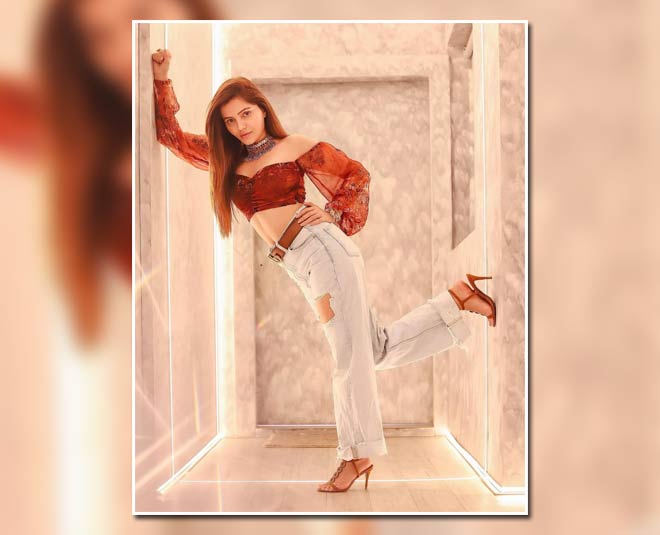 inside  FLOURE TOP LOOK