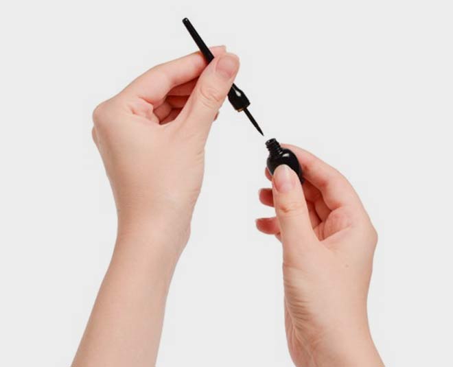 Here Is Why You Should Buy A Liquid Eyeliner Instead Of A Gel Or Pen