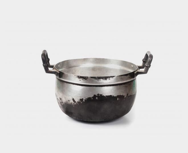 Here's What To Do When Your Aluminum Kadai Gets All Stained