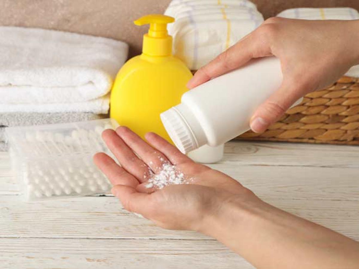 6 Ways To Use Talcum Powder In Your Beauty Routine | HerZindagi