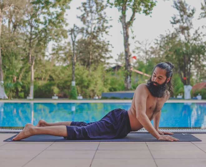 Triyaka Bhujangasana