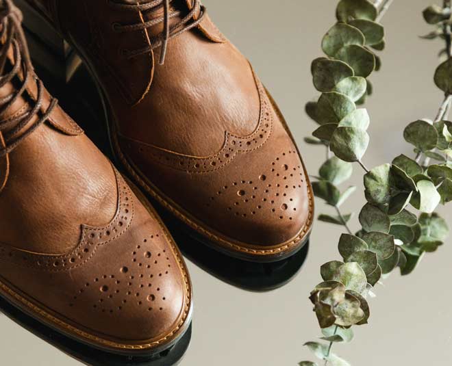 आलू से चमड़े के जूतों को साफ करें cleaning leather shoes