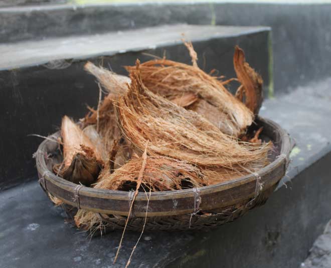 अरबी छिलके के लिए करें इस्तेमाल coconut husk for vegetable