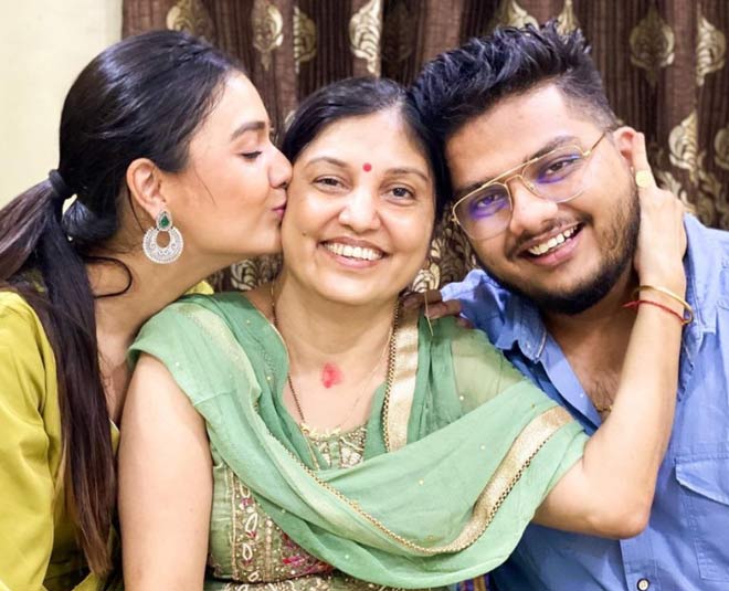 divya  agarwal  family