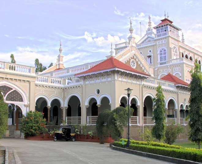 आगा खान पैलेस famous historical places of maharashtra aaga khaa inside