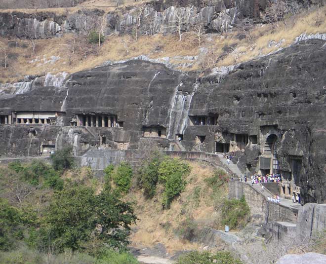 अजंता की गुफाएं famous historical places of maharashtra ajanta caves inside