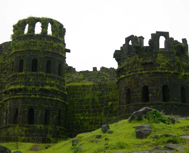 रायगढ़ फोर्ट famous historical places of maharashtra raigarh fort inside