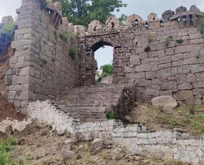 पहले था मिट्टी का किला golconda fort was mud fort