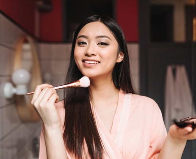 how to apply face powder